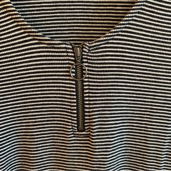 RVCA ZIP IT striped dress . - Picture 7 of 9